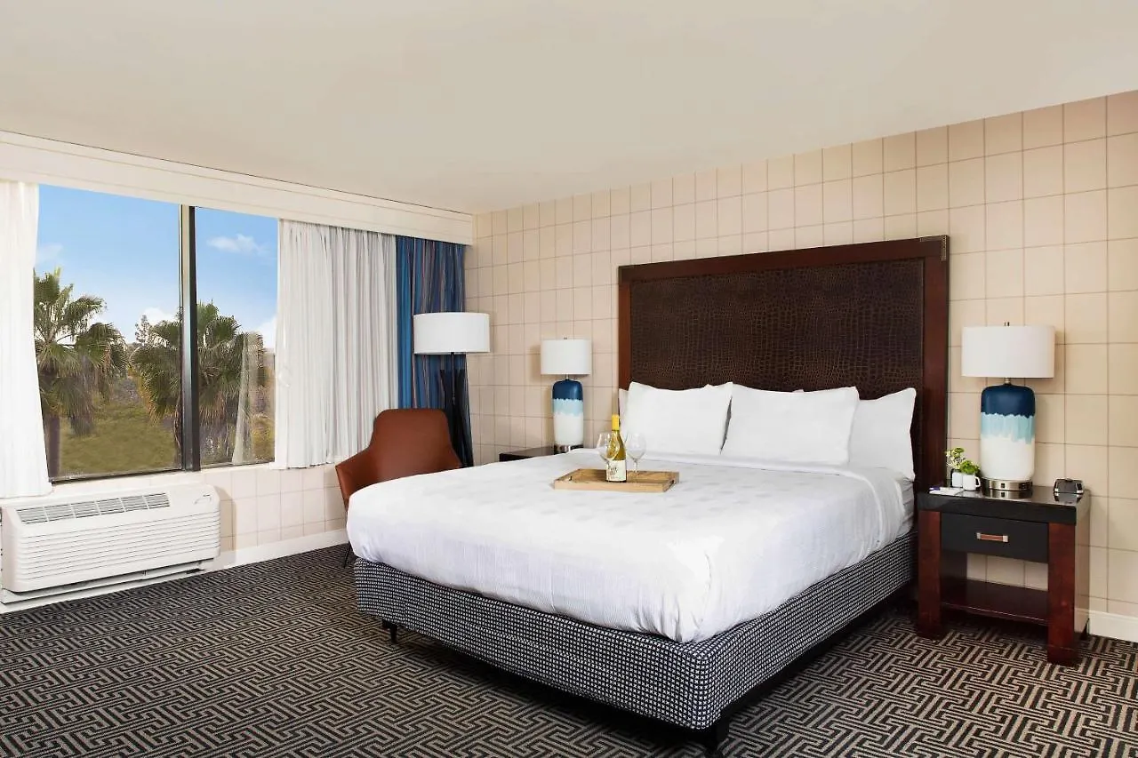 Hotel Lulu, BW Premier Collection Anaheim 3*,